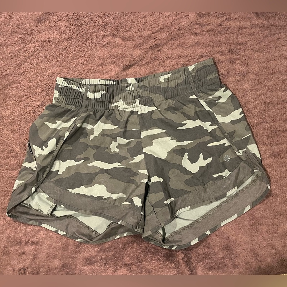 ATHLETA SHORTS WOMEN XS CAMO